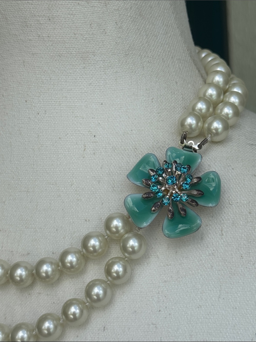 Vintage faux pearl double strand necklace - Picture 4 of 5